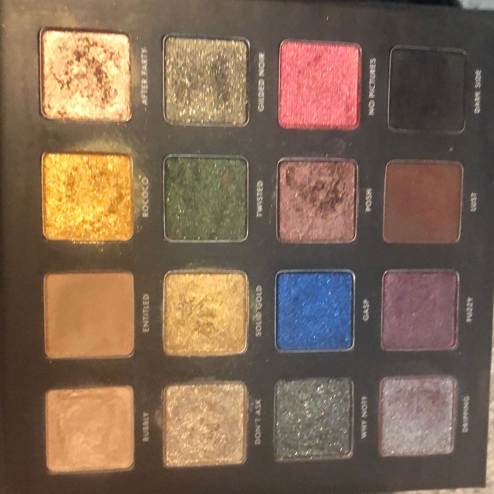 Milani Gilded Metallic 16-Shadow Palette, barely used , like new